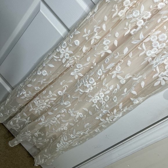 Aakaa Embroidery Ivory Lace over Lt Peach Maxi dress size S - Picture 12 of 15